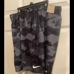 NWT Men’s Nike Dri Fit Camo Training Shorts Sz M